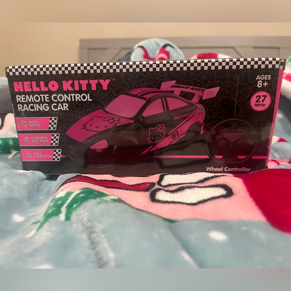Hello kitty race car - Picture 3 of 4